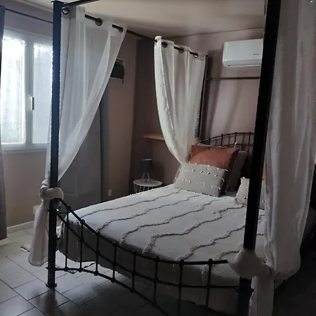La Trimouillaise Bed & Breakfast *